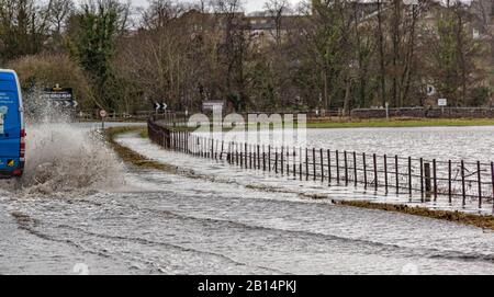 Überschwemmungen am Fluss Ure in North Yorkshire, England, Großbritannien Stockfoto