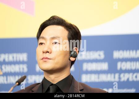 Berlin, Deutschland. Februar 2020. Actor PARK HAE SOO während der Pressekonferenz von "Time to Hunt" (SA-NYANG-EUI-SI-GAN) auf der 70. Berlinale 2020. (Foto von Beata Siewicz/Pacific Press) Credit: Pacific Press Agency/Alamy Live News Stockfoto