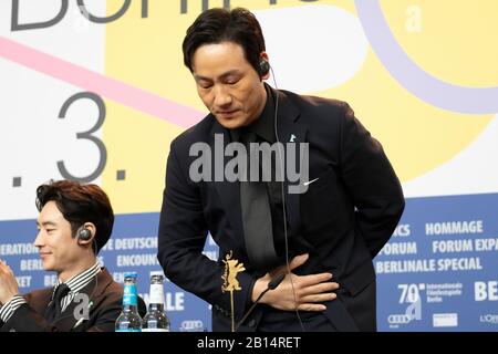 Berlin, Deutschland. Februar 2020. Actor PARK HAE SOO während der Pressekonferenz von "Time to Hunt" (SA-NYANG-EUI-SI-GAN) auf der 70. Berlinale 2020. (Foto von Beata Siewicz/Pacific Press) Credit: Pacific Press Agency/Alamy Live News Stockfoto