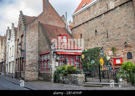 Traditionelles Bierlokal in Brügge Stockfoto