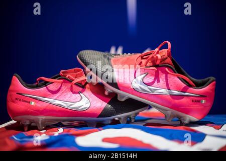 Fußballschuhe Nike Mercurial und Phantom im Selhurst Park am 22. Februar 2020 in London, Großbritannien. (Foto von Sebastian Frej) Stockfoto