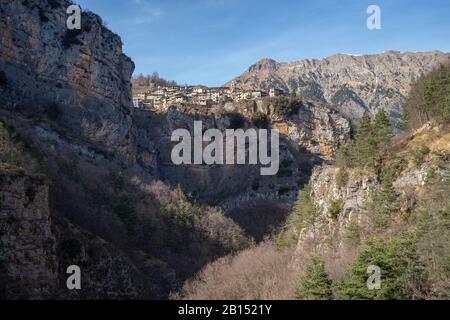 Das uralte Dorf Realdo auf der Klippe, Provinz Imperia, Region Ligurien, Nordwestitalien Stockfoto