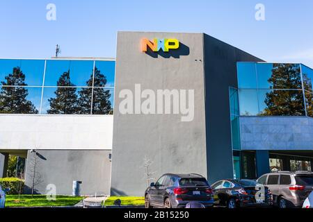 Februar 2020 San Jose/CA/USA - NXP-Hauptsitz im Silicon Valley; NXP Semiconductors N.V. ist ein globaler Halbleiterhersteller Stockfoto