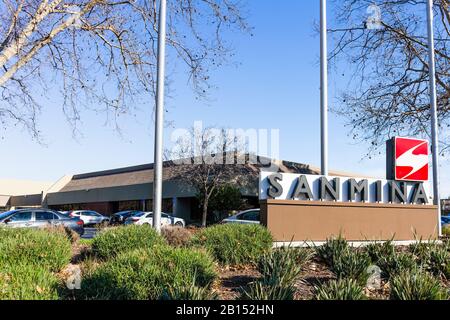 Februar 2020 San Jose/CA/USA - Hauptsitz des Unternehmens Sanmina im Silicon Valley; die Sanmina Corporation ist eine amerikanische Elektronikfertigung Stockfoto