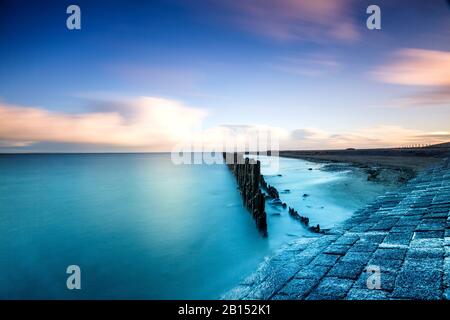 Tidalflats Peazemerlannen mit Holzgroyne, Niederlande, Frisia, Peazemerlannen, Moddergat Stockfoto