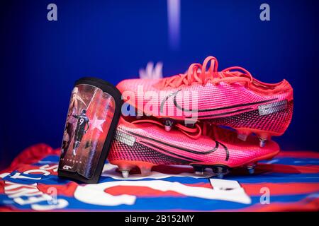 Fußballschuhe Nike Mercurial und Phantom im Selhurst Park am 22. Februar 2020 in London, Großbritannien. (Foto von Sebastian Frej) Stockfoto