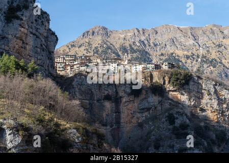 Das uralte Dorf Realdo auf der Klippe, Provinz Imperia, Region Ligurien, Nordwestitalien Stockfoto