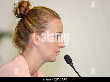 Doha, Katar. Februar 2020. Petra Kvitova aus Tschechien nimmt vor dem Tennisturnier der WTA Katar Open 2020 in Doha, Katar, 23. Februar 2020, an einer Pressekonferenz Teil. Kredit: Nikku/Xinhua/Alamy Live News Stockfoto