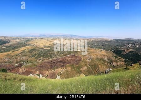 Libanon: Blick über das Tal des Flusses Litani in Richtung Mt. Hermon. Stockfoto