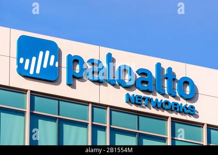 20. Februar 2020 Schild Santa Clara/CA/USA - Palo Alto Networks in der Firmenzentrale im Silicon Valley; Palo Alto Networks, Inc. Ist ein US-amerikanischer Hersteller Stockfoto