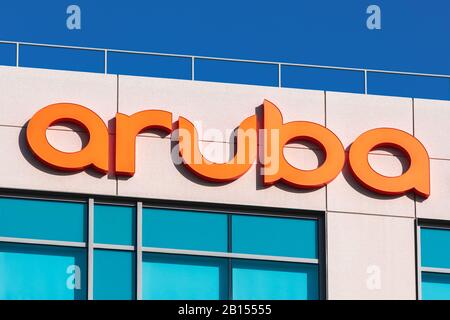 20. Februar 2020 Santa Clara/CA/USA - Aruba Networks unterschreibt in ihrem Hauptsitz im Silicon Valley; Aruba ist ein drahtloses Netzwerk in Santa Clara, Kalifornien Stockfoto