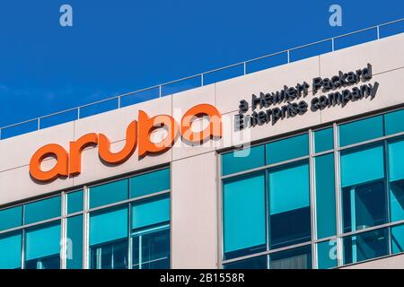 20. Februar 2020 Santa Clara/CA/USA - Aruba Networks unterschreibt in ihrem Hauptsitz im Silicon Valley; Aruba ist ein drahtloses Netzwerk in Santa Clara, Kalifornien Stockfoto