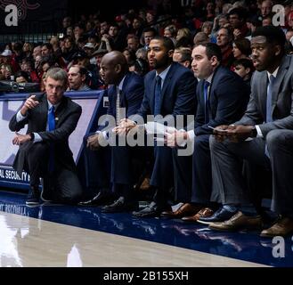 McKeon Pavilion Moraga Calif, USA. Februar 2020. San Diego Toreros Cheftrainer Sam Scholl Court Side während des NCAA Männer Basketballspiels zwischen San Diego Toreros und den Saint Mary's Gaels 63-92 verloren im McKeon Pavilion Moraga Calif. Thurman James/CSM/Alamy Live News Stockfoto