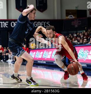 Februar 2020 Moraga CA, USA St. Mary's Gaels Guard Jordan Ford (3) geht während des NCAA Men's Basketball Game zwischen San Diego Toreros und dem Saint Mary's Gaels 92-63 Sieg im McKeon Pavilion Moraga Calif. Thurman James/CSM in den Korb Stockfoto