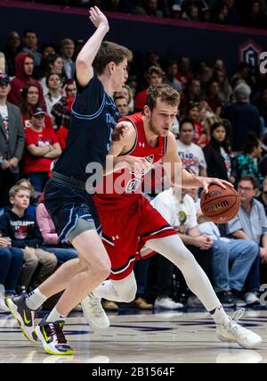 22. Februar 2020 Moraga CA, USA St. Mary's Gaels Guard Tanner Krebs (00) fährt während des NCAA Männer Basketballspiels zwischen San Diego Toreros und dem Saint Mary's Gaels 92-63 Sieg im McKeon Pavilion Moraga Calif. Thurman James/CSM zum Hoop Stockfoto