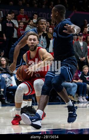 Februar 2020 Moraga CA, USA St. Mary's Gaels Guard Jordan Ford (3) geht während des NCAA Men's Basketball Game zwischen San Diego Toreros und dem Saint Mary's Gaels 92-63 Sieg im McKeon Pavilion Moraga Calif. Thurman James/CSM in den Korb Stockfoto