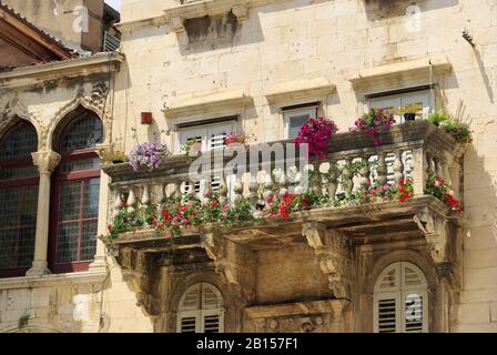 Geteilter Balkon - geteilter Balkon 01 Stockfoto