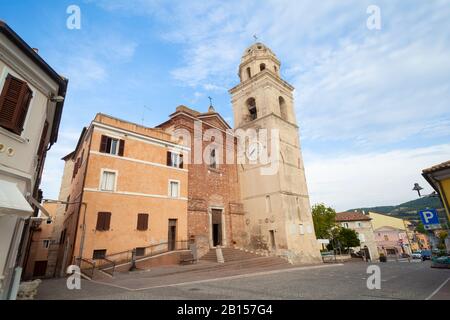 Kirche mit Vorderansicht in Sirolo, Ancona - Italien (Kirche San Nicolo di Bari) Stockfoto