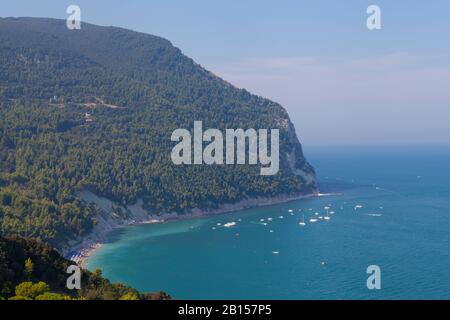Monte Conero Seascape (Blick auf die Küste) Stockfoto