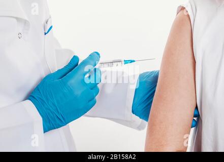 Doktor, der Nahaufnahme abgibt Stockfoto