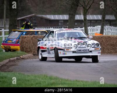 Opel Manta auf der Rallye-Bühne bei Race Retro Motorsport Show Stoneleigh Park Warwickshire UK. Stockfoto