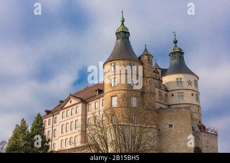 Blick auf das Schloss Montbeliard am sonnigen Tag im französischen Doubs Stockfoto