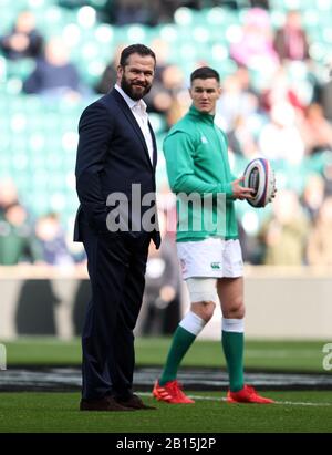 Ireland Cheftrainer Andy Farrell und Johnny Sexton während des Guinness Six Nations Matches im Twickenham Stadium, London. Stockfoto