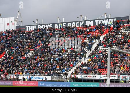 Alkmaar, Niederlande. Februar 2020. Alkmaar, 23-02-2020, AFAS Stadium Eredivisie, niederländischer Fußball, Saison 2019-2020, AZ-Fans auf den Tribünen des Stadions während des Spiels AZ - PEC Credit: Pro Shots/Alamy Live News Stockfoto