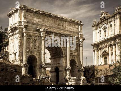 Der Septimius-Bogen im Forum Romanum, Rom, Italien Stockfoto