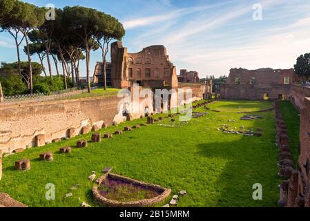 Blick auf das Domitian-Stadion auf dem Palatin in Rom, Italien Stockfoto