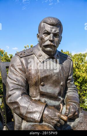 Jutta, Russland - 17. Mai 2016: Statue des sowjetischen Staatschefs Stalin von Zurab Tseretelis im Palast Livadia auf der Krim. Die berühmte Konferenz fand dort in statt Stockfoto