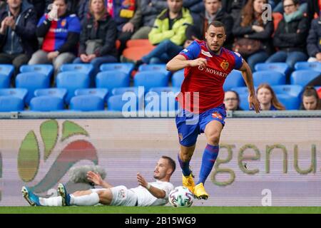 BASEL. SCHWEIZ. 23. Februar: Arthur Cabral (Basel) läuft beim Superliga-Spiel zwischen dem FC Basel 1893 und dem Servette FC im St. Jakob Park in Basel in der Schweiz auf das Tor zu. (Foto von Daniela Porcelli/SPP) Stockfoto