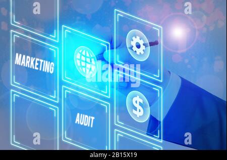 Textzeichen mit Marketing-Audit. Geschäftliche Fototexte Untersuchung und Analyse der Marketingaktivitäten Stockfoto