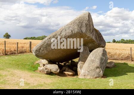 Das Brownshill Portal Tomb oder Dolmen (Dolmain Chnoc an Bhrúnaigh) ein großes megalithisches Portalgrabmal in der Nähe von Carlow, County Carlow, Irland. Stockfoto