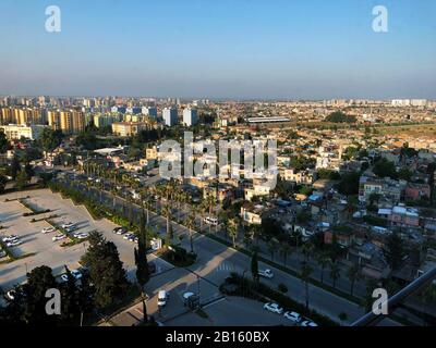 Adana, Türkei - 25. Juni 2019: Adana Luftbild der Stadt. Stockfoto