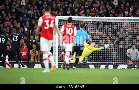 London, Großbritannien. Februar 2020. Jordan Pickford (E) kann nicht verhindern, dass Pierre-Imarick Aubameyang (A) beim Arsenal V Everton English Premier League-Spiel im Emirates Stadium, London, Großbritannien am 23. Februar 2020 das zweite Arsenal-Tor (2:1) erzielt. *nur redaktionelle Verwendung, Lizenz für kommerzielle Nutzung erforderlich. Keine Verwendung bei Wetten, Spielen oder einer einzelnen Club-/Liga-/Spielerpublikationen * Gutschrift: Paul Marriott/Alamy Live News Stockfoto