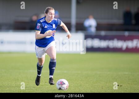 Solihull, West Midlands, Großbritannien. Februar 2020. Bristol City Frauen 1 - 0 BCFC Frauen. Claudia Walker von Birmingham City am Ball. Kredit: Peter Lopeman/Alamy Live News Stockfoto