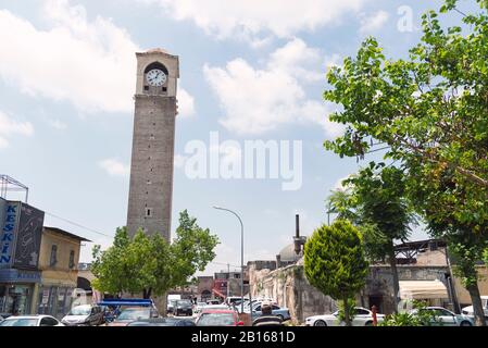 Nahaufnahme des Uhrturms von Adana Turkey Stockfoto