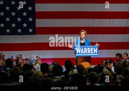 Seattle, Vereinigte Staaten. Februar 2020. Senator Elizabeth Warren spricht auf einer Wahlkampfveranstaltung im Seattle Center am 22. Februar 2020 in Seattle, Washington. Credit: The Photo Access/Alamy Live News Stockfoto