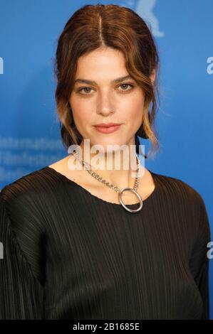 Berlin, Deutschland. Februar 2020. Callie Hernández auf der Fotocall für "Einen dieser Tage" auf dem Internationalen Filmfestival der Berlinale 2020/70 im Hotel Grand Hyatt. Berlin, 22. Februar 2020 - weltweite Nutzung Credit: Dpa / Alamy Live News Stockfoto