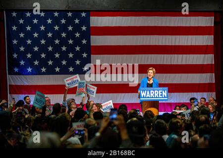 Seattle, Vereinigte Staaten. Februar 2020. Senator Elizabeth Warren spricht auf einer Wahlkampfveranstaltung im Seattle Center am 22. Februar 2020 in Seattle, Washington. Credit: The Photo Access/Alamy Live News Stockfoto