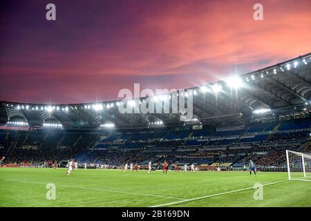 Rom, Italien. Februar 2020. Sonnenuntergang während des Serie-A-Spiels zwischen Roma und Lecce im Stadio Olimpico, Rom, Italien am 23. Februar 2020. Foto von Giuseppe Maffia. Kredit: UK Sports Pics Ltd/Alamy Live News Stockfoto