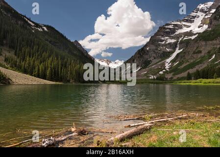 Crater Lake, Colorado in der Nähe von Maroon Bells. Stockfoto