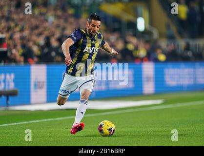 Februar 2020: Mauricio Isla von Fenerbahce SK während FenerbahÃ§e gegen Galatasaray im ÅžÃ¼krÃ¼ SaracoÄŸlu Stadium, Istanbul, Türkei. Kim Price/CSM Stockfoto