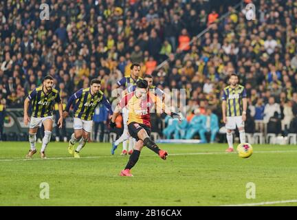 Februar 2020: Falcao von Galatasaray SK erzielte beim 1:2-Sieg in FenerbahÃ§e gegen Galatasaray im ÅžÃ¼krÃ¼ SaracoÄŸlu-Stadion, Istanbul, Türkei. Kim Price/CSM Stockfoto