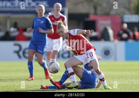 London, ENGLAND - 23. FEBRUAR Leonie Maier von Arsenal-Frauen kämpft für Besitz mit Katie Rood von Lewes Frauen während des FA Cup Spiels zwischen Arsenal und Lewes Damen im Meadow Park, Borehamwood am Sonntag, 23. Februar 2020. (Kredit: Jacques Feeney News & Sport) Foto darf nur für redaktionelle Zwecke in Zeitungen und/oder Zeitschriften verwendet werden, Lizenz für kommerzielle Nutzung erforderlich Kredit: MI News & Sport /Alamy Live News Stockfoto