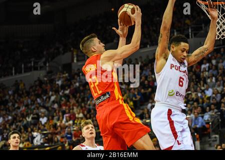 Xavier RABASEDA (22)aus Spanien und AJ. Slaughter (6) von Polen während der FIBA EUROKORB 2021 QUALIFIKATIONSSPIELE in Zaragoza (Spanien) 23/02/2020 (Foto: Alvaro SANCHEZ) Credit: Cordon PRESS/Alamy Live News Stockfoto