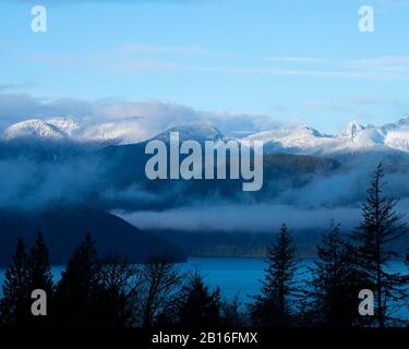 Blick auf die Berge von der Porteau Cove Road in Lions Bay, British Columbia, Kanada Stockfoto