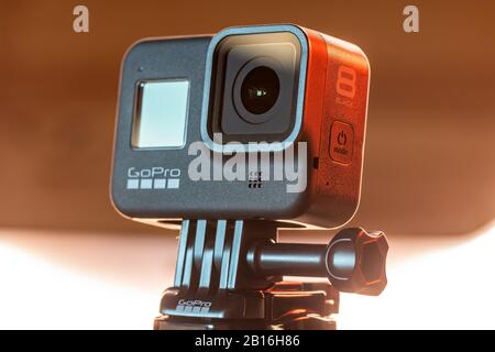 Novi Sad, Serbien, 15. Februar. 2020: GoPro Hero 8 Black Action-Kamera, Bildmaterial Stockfoto