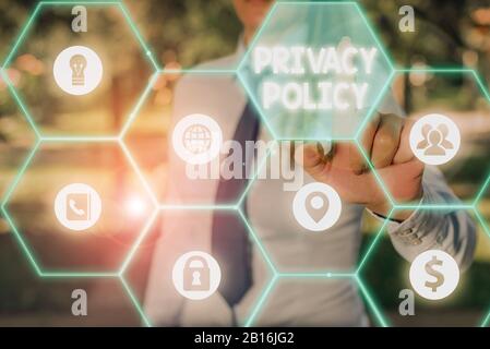 Datenschutzrichtlinie für das Schreiben von Handschriftzettelschriften Eine konzeptionelle Foto-Erklärung oder ein rechtliches Dokument, das Kundendaten aufgibt Stockfoto